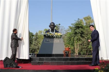 نێچیرڤان بارزانی به‌شداریی ڕێوڕه‌سمی په‌رده‌لادان‌ له‌سه‌ر په‌یكه‌ری گاندی له‌ هه‌ولێر ده‌كات 
